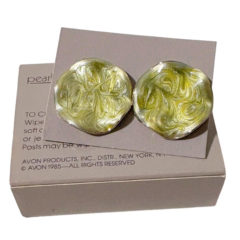 Vintage 1985 Avon Exclusive "Pearlized Ruffle" Circular Earrings - Green | NIB